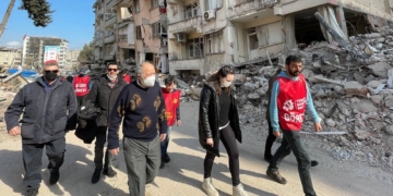 Yunanistan Komünist Partisi heyeti deprem bölgesini ziyaret etti
